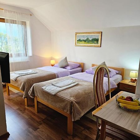 Rooms Vuksa Donji Lapac Exteriér fotografie