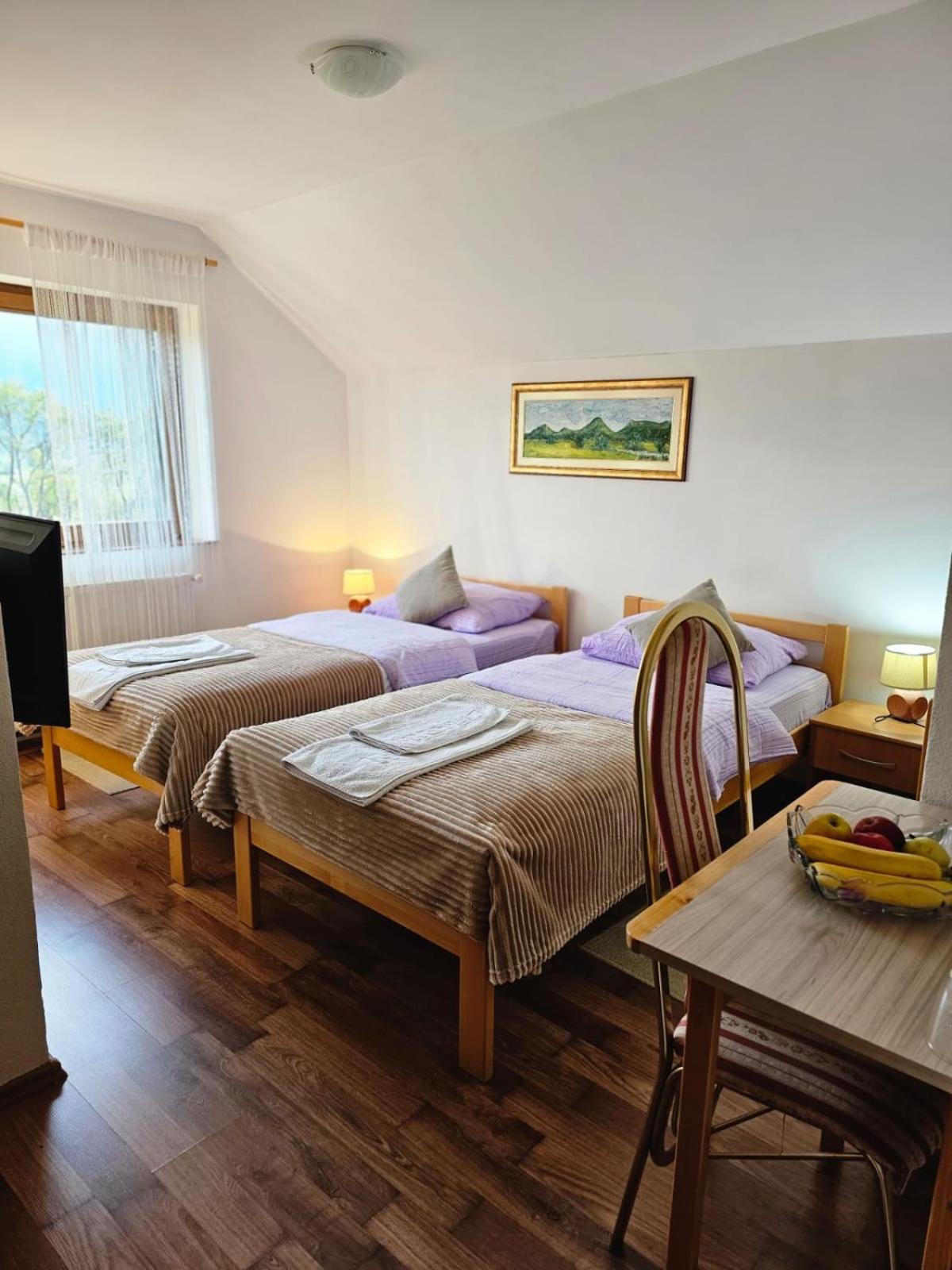 Rooms Vuksa Donji Lapac Exteriér fotografie