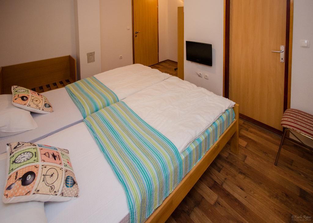 Rooms Vuksa Donji Lapac Exteriér fotografie